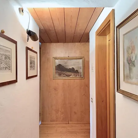 Classy 4 Bedroom Few Steps From Centre 코르티나 담페조