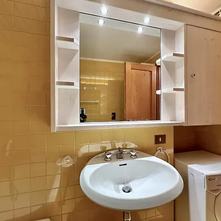 아파트 Classy 4 Bedroom Few Steps From Centre *