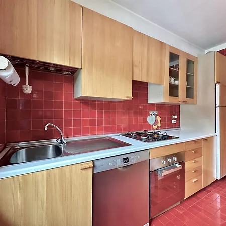 Classy 4 Bedroom Few Steps From Centre 아파트