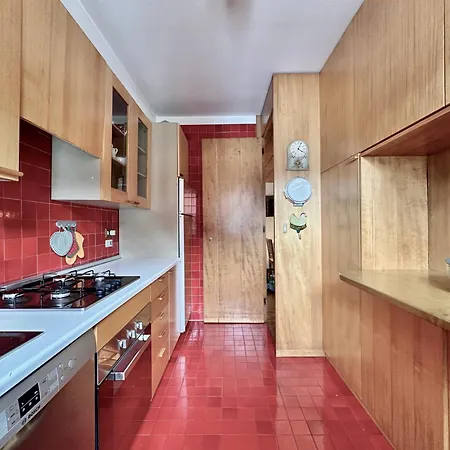 아파트 Classy 4 Bedroom Few Steps From Centre