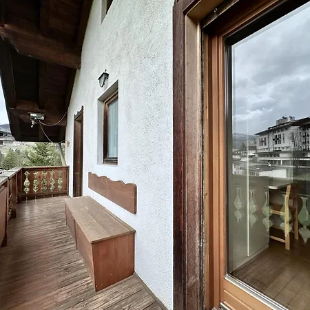 Classy 4 Bedroom Few Steps From Centre 아파트