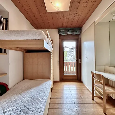 Classy 4 Bedroom Few Steps From Centre 코르티나 담페조
