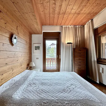 아파트 Classy 4 Bedroom Few Steps From Centre *
