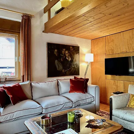Classy 4 Bedroom Few Steps From Centre 코르티나 담페조
